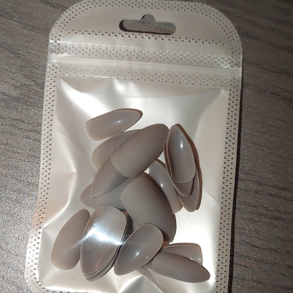 Mac Presley nails, medium almond,  Glue sticker's fake nails/ stick on nails